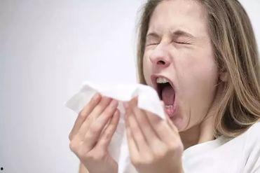 女生打喷嚏视频,女生打喷嚏的可爱瞬间回顾
