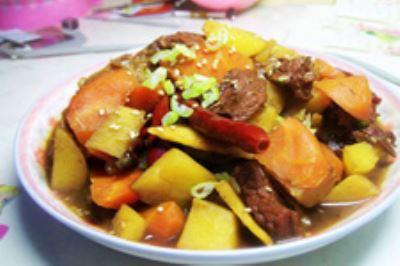 牛肉烧土豆的做法视频,牛肉烧土豆，营养满分的一餐