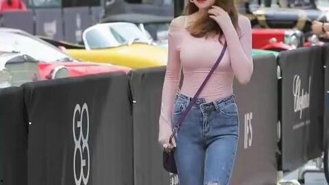 牛仔裤车模视频,时尚与速度的完美融合