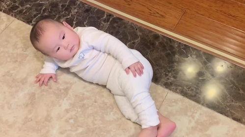 大宝打二宝的视频,大宝与二宝的欢乐互动瞬间